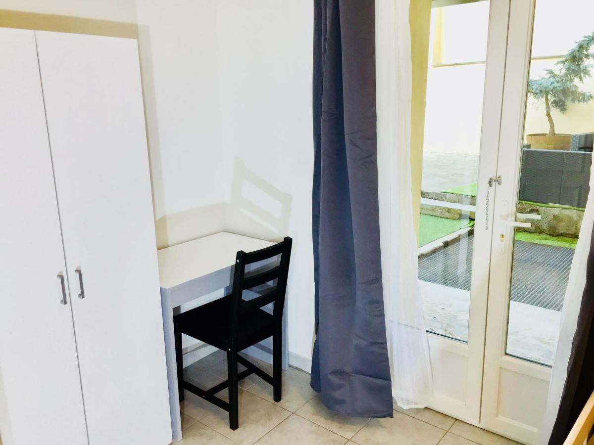 Appartement Bigorra Centre Le Sanctuaire La Grotte , Parking
